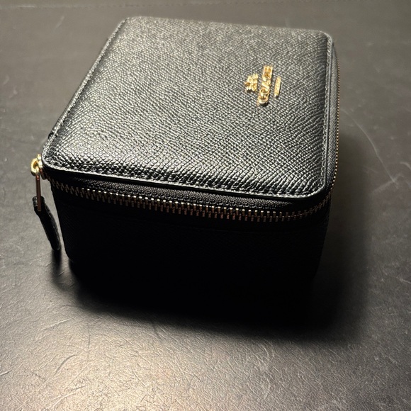 Coach Textured Black Leather Zip Jewelry Travel case/jewelry box - Picture 3 of 6